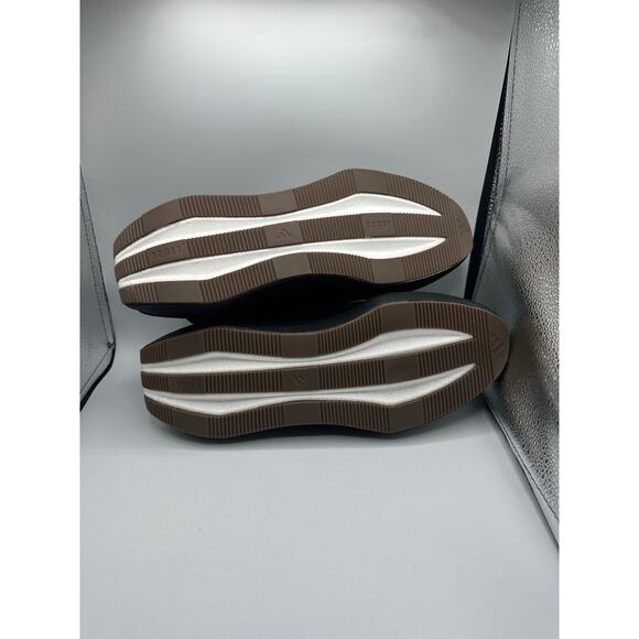 Adidas Flowboost “Black Gum” size 10 men’s - Picture 5 of 6